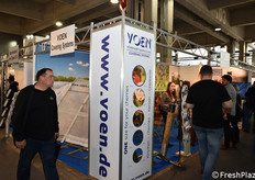 Lo stand della tedesca Voen, che si occupa di materiali e attrezzi per la raccolta, nuovi impianti e materiale da sostegno, reti antigrandine, tecnica di protezione.