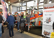 Lo stand dell'olandese Munckhof, specializzata in macchinari e attrezzi per la raccolta.