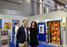 Martjin Meeuwse e una collega in rappresentanza dell'olandese RibbStyle, specialista in tecniche di conservazione in atmosfera controllata.