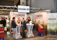 Lo stand Schneider: materiale per vivaisti, vivai, diritti varietali e di marchio.