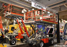 Orsi: macchinari per la raccolta della frutta. 