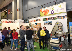 L'altoatesina Inderst fornisce attrezzi per la cura delle piante e per la raccolta, tecniche di protezione delle colture, cassette e cassoni, etichettatrici e macchine per la lavorazione e la trasformazione della frutta.