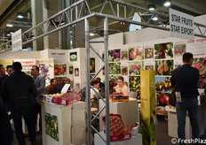 Lo stand delle francesi Star Fruits e Star Export. 