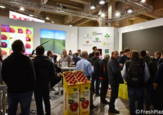 Lo stand Evelina, molto affollato.