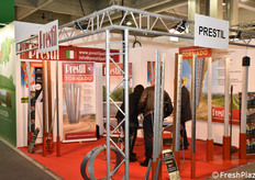 Prestil: nuovi impianti e materiale da sostegno, impianti antigrandine e accessori.
