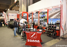 Macchinari e attrezzi per la cura delle piante e per la raccolta allo stand Zanon.