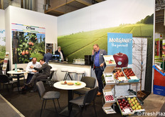 Alcune varietà di mele nello stand Carolus.