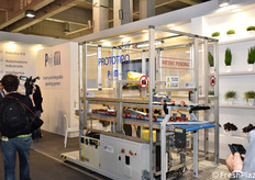 Macchine per l'imballaggio presso lo stand della EPF Elettrotecnica.