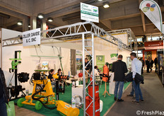 Ziller Davide: macchinari e attrezzi per la cura delle piante, nuovi impianti e materiale da sostegno.