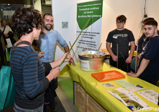 E, per divertirsi un po', a Interpoma 2018 ci si poteva cimentare nella pesca della mela.