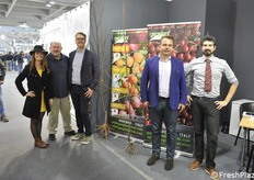 Incontro proficuo Ips-Geoplant Vivai. Prima a sinistra Edwige Remy di Ips, poi Ivano Pasotti (Geoplant) Julien Darnaud (IPS), Alexandre Darnaud (IPS), Gianluca Pasi (Geoplant)