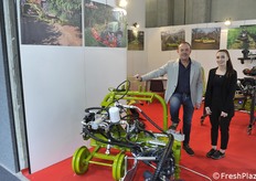 Alessandro Calderoni della ditta forlivese "Rolando Calderoni". Offre una vasta gamma di macchine operatrici per il diserbo meccanico