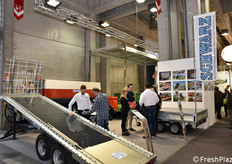 L'azienda tedesca Schwarz, con carrelli agevolatori per bins