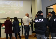 pausa dai lavori del convegno, con presidio delle Forze dell'Ordine