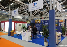 Tante le insegne della Gdo presenti. Qui Carrefour