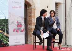 ntervista a Carmela Suriano sul palco del "Fragola on the Road".