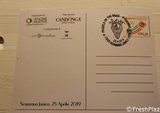 Poste Italiane per l'occasione ha personalizzato un timbro postale che raffigura una fragola.