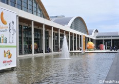 La zona delle piscine all'interno del quartiere fieristico di Rimini