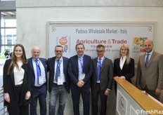 Foto di gruppo per il Maap, Mercato di Padova