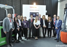 Il team Toyota presente in fiera con le attrezzature per la movimentazione in magazzino