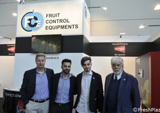 Foto di gruppo con, a destra, il presidente Pierluigi Mattè