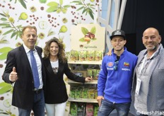 Foto di gruppo: Luca Sassi, Delia Ciarlariello, Federico Caricasulo (campione di motociclismo Supersport), Andrea Schiavolin