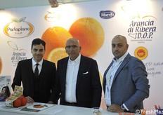 Allo stand Parlapiano: Paolo, Biagio e Vincenzo