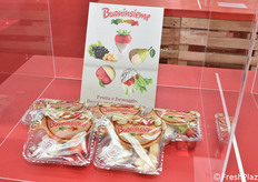 E' ready-to-eat lo snack con medaglia d'oro che abbina 100 grammi di frutta e verdura già lavate a varie tipologie di formaggio: Buoninsieme Solarelli è un'idea nata dalla collaborazione di due aziende romagnole, Apofruit Italia e Antica Cascina (FC)