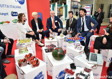 Un momento della conferenza stampa di presentazione di "Spettacoli alla Frutta" del Consorzio Bestack