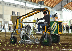 Dimostrazione di macchina agricola Elfurbo a Macfrut in Campo