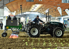Dimostrazione di pirodiserbo a Macfrut in Campo