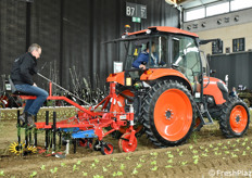 Dimostrazione di macchina agricola a Macfrut in Campo