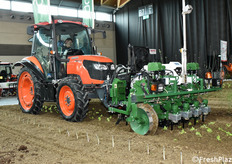 Dimostrazione di macchina agricola a Macfrut in Campo