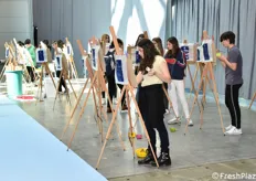 Giovani studenti si cimentano nel ritratto degli impianti dell'AcquaCampus