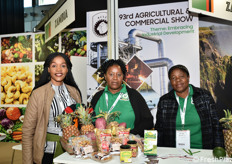 Foto di gruppo allo stand dello Zambia