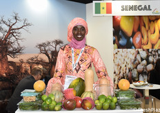 Sorriso smagliante e tanti colori allo stand del Senegal