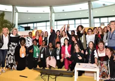 Foto di gruppo al termine della prima World Wide Women Convention