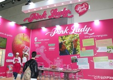Impossibile non essere catturati dal colore rosa dello stand Pink Lady.