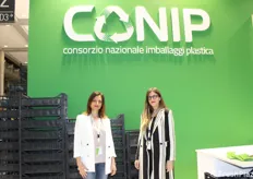 Fabiola Mosca e Federica Moretti in rappresentanza di CONIP (Consorzio nazionale imballaggi in plastica).