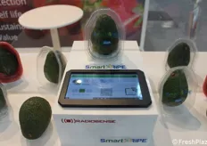 Smart Ripe, il nuovo packaging intelligente di Ilip, che registra il grado di maturazione del frutto attraverso una tecnologia RFID in real time e in maniera non invasiva, fornendo informazioni a operatori e consumatori.
