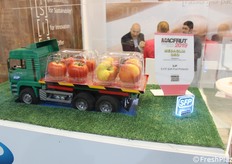 Medaglia d'oro Macfrut Innovation Award al vassoio "con airbag" per la frutta delicata o ready-to-eat. Parliamo del Soft Fruit Protector di Ilip, concept brevettato che ammortizza urti e sollecitazioni preservando l'integrità del frutto.