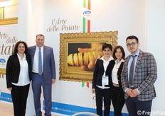 Catiuscia e Raffaele Torti, Sofia D'Elia, Stephanie Letta e Matteo Sangiacomo presso lo stand Torti.