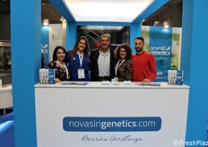 Il team della Nova Siri Genetics. L'azienda lucana, nel 2019, ha lanciato due nuove varietà di fragole: Rossetta e Gioelita.