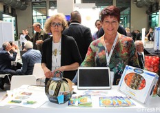 Susanna Spillari e Nicoletta Magnoni in rappresentanza di Lorenzini Naturamica.