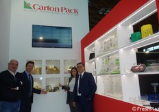 Foto di gruppo allo stand Cartonpack
