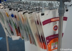 Presso lo stand dell'azienda Simonato, specialista in erbe aromatiche, le varie tipologie di sacchetti per imbustare i vasi