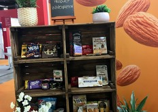 Linea dei trasformati ottenuti dalla trasformazione di mandorle di produzione della californiana Almond Board of California