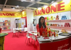 Arnone promuove al Tuttofood 2019 la linea di bibite gassate ZEROcalorie. Ottime per dissetarsi nei gusti di aranciata, cedrata, limonata, chinotto e spuma rosa senza zuccheri aggiunti