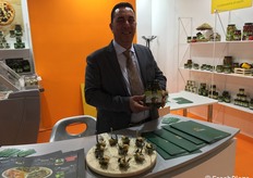 Antonio De Felice, responsabile commerciale della campana Artigiana Sud specializzata nella lavorazione di Broccoli friarielli lavorati dal fresco e cucinati con la tradizionale ricetta napoletana