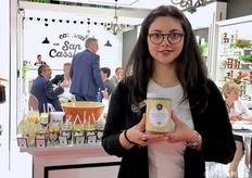 Elisa Rossetto, titolare dell'azienda famigliare Cascina San Cassiano. L'ampia linea dei trasformati spazia dal dolce al salato. Vera novità del marchio la linea di salse da abbinare agli hamburger in quattro gusti